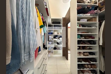 Suíte closet de casa de condomínio para alugar com 4 quartos, 284m² em Morro das Pedras, Florianópolis