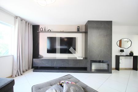 Sala de casa à venda com 3 quartos, 227m² em Vila Suzana, São Paulo