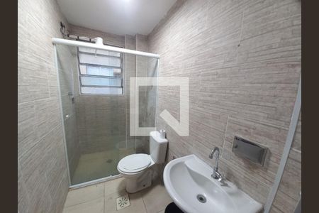 Banheiro de apartamento para alugar com 1 quarto, 42m² em Centro, São Vicente