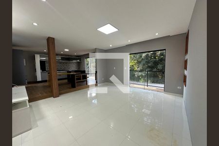 Sala de TV de casa de condomínio para alugar com 4 quartos, 400m² em Quintas do Ingaí, Barueri