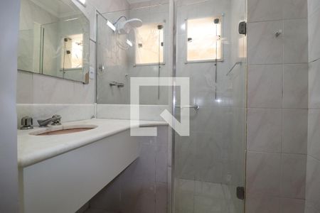 Banheiro Quarto 1 suíte de casa para alugar com 3 quartos, 200m² em Vila Floresta, Santo André