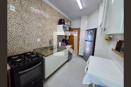 Cozinha de apartamento para alugar com 2 quartos, 74m² em Guilhermina, Praia Grande