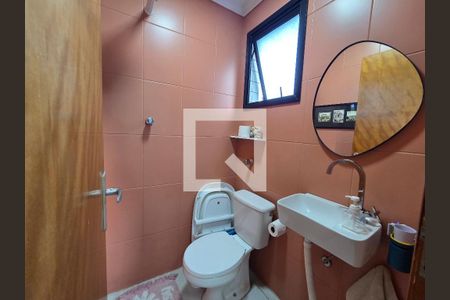 Banheiro de serviço de apartamento para alugar com 2 quartos, 74m² em Guilhermina, Praia Grande