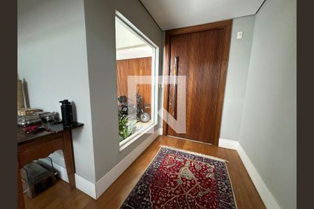 Hall de entrada de casa de condomínio à venda com 6 quartos, 1200m² em Residencial Morada dos Lagos, Barueri