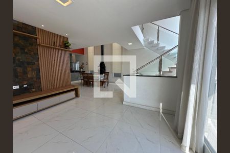 Sala de casa de condomínio à venda com 4 quartos, 252m² em Suru, Barueri