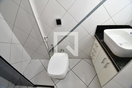Banheiro de apartamento à venda com 1 quarto, 54m² em Centro, Campinas