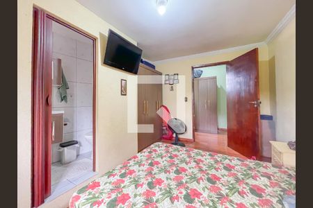 Suíte de casa à venda com 5 quartos, 234m² em Km 18, Osasco