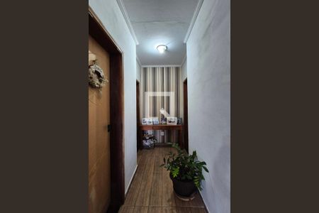 Corredor  de casa à venda com 2 quartos, 316m² em Vila Manoel Ferreira, Campinas