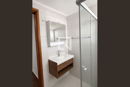 Banheiro de casa para alugar com 2 quartos, 75m² em Jardim Valo Verde, Embu das Artes