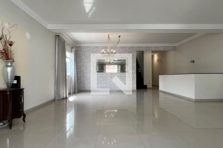 Sala de casa para alugar com 5 quartos, 287m² em Aparecida, Santos