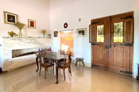 Sala de casa de condomínio para alugar com 5 quartos, 500m² em Vale dos Pinhais, Nova Lima