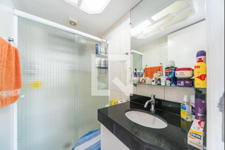 Banheiro  de apartamento à venda com 1 quarto, 48m² em Parque Sao Vicente, Santo André