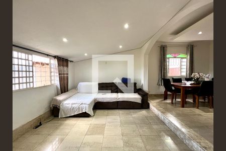 Sala de casa à venda com 3 quartos, 360m² em Copacabana, Belo Horizonte