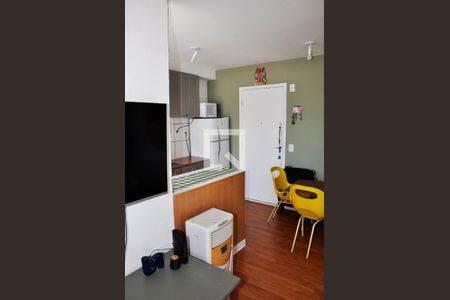 Detalhe - Sala e Sala de Jantar de apartamento para alugar com 2 quartos, 40m² em Vila Nina, São Paulo