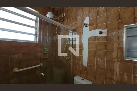 Banheiro de casa para alugar com 1 quarto, 53m² em Jardim Odete, Itaquaquecetuba