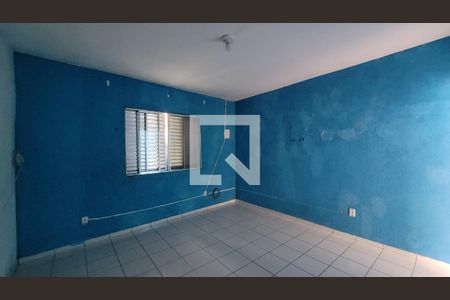 Quarto de casa para alugar com 1 quarto, 53m² em Jardim Odete, Itaquaquecetuba
