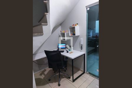 Sala de casa de condomínio à venda com 2 quartos, 70m² em Vila Marari, São Paulo