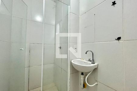 Banheiro de kitnet/studio para alugar com 1 quarto, 27m² em Vila Mira, São Paulo