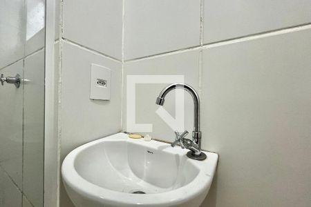 Banheiro de kitnet/studio para alugar com 1 quarto, 27m² em Vila Mira, São Paulo