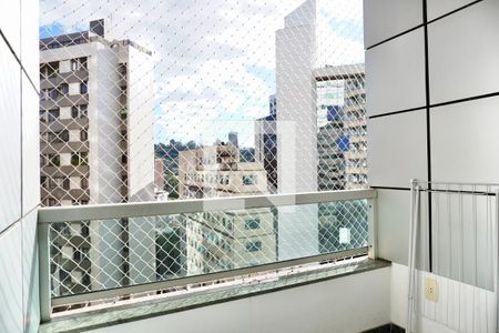 Sala - Varanda  de kitnet/studio para alugar com 1 quarto, 48m² em Lourdes, Belo Horizonte