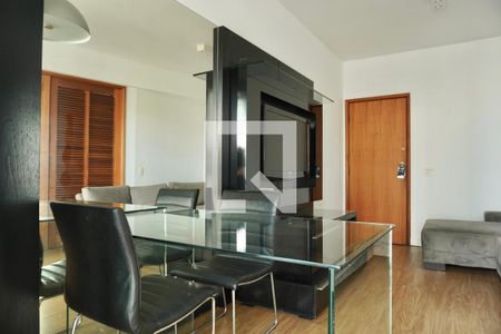 Sala  de kitnet/studio para alugar com 1 quarto, 48m² em Lourdes, Belo Horizonte