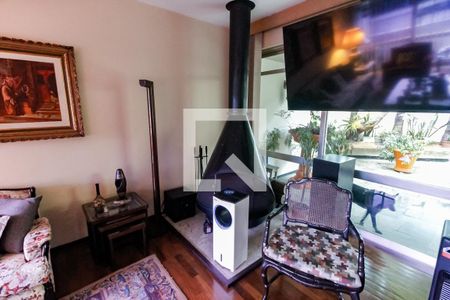 Detalhe - Sala 1 (Lareira) de casa para alugar com 4 quartos, 420m² em Vila Inah, São Paulo