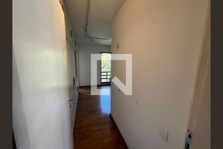 Corredor  de apartamento para alugar com 4 quartos, 139m² em Vila Sonia, São Paulo