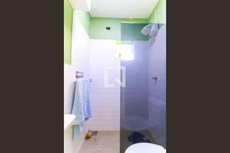 Banheiro de casa para alugar com 2 quartos, 80m² em Higienópolis, Rio de Janeiro