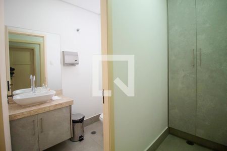 Banheiro social de casa para alugar com 3 quartos, 160m² em Pinheiros, São Paulo