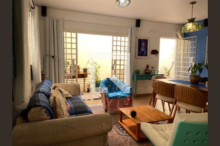 Sala de casa à venda com 4 quartos, 240m² em Vila Gomes, São Paulo