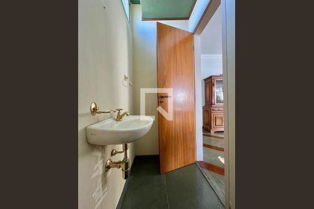 Lavabo de apartamento para alugar com 3 quartos, 200m² em Cambuí, Campinas