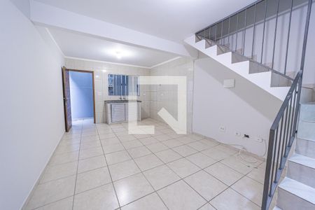 Sala/Cozinha de casa de condomínio para alugar com 2 quartos, 60m² em Vila Ré, São Paulo