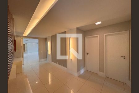 Hall Íntimo de apartamento à venda com 4 quartos, 260m² em Barra da Tijuca, Rio de Janeiro