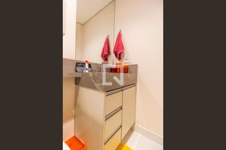 Banheiro da Suíte de apartamento à venda com 2 quartos, 70m² em Empresarial 18 do Forte, Barueri