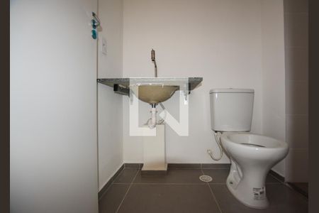 BANHEIRO de apartamento para alugar com 1 quarto, 28m² em Vila Sonia, São Paulo