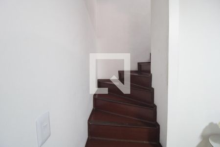 Escada de casa à venda com 3 quartos, 110m² em Jardim dos Manacas, São Paulo