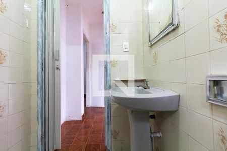 Banheiro de casa para alugar com 1 quarto, 40m² em Vila Paranagua, São Paulo