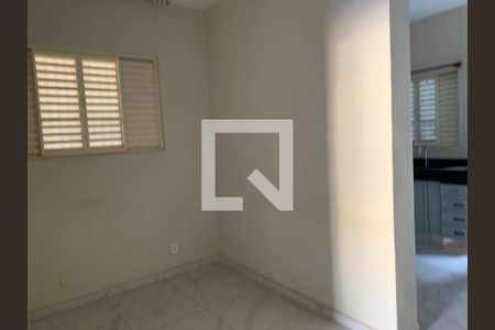 Casa à venda com 6 quartos, 300m² em Santa Efigênia, Belo Horizonte
