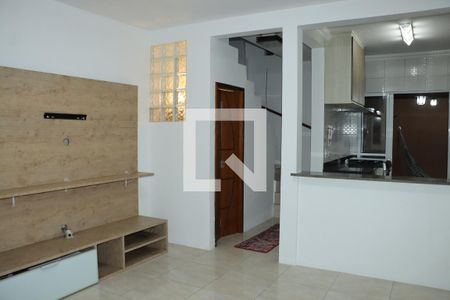 Casa de Condomínio para alugar com 2 quartos, 90m² em Caiapia, Cotia