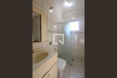 Banheiro Suíte 1 de casa para alugar com 5 quartos, 200m² em Chácara Agrindus, Taboão da Serra