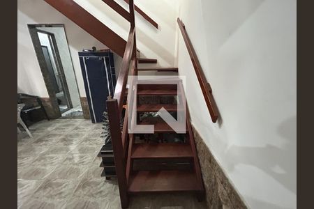 Escada de casa à venda com 3 quartos, 156m² em Vila Valqueire, Rio de Janeiro
