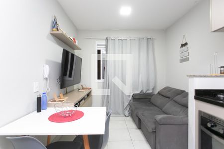 Sala / Cozinha  de apartamento à venda com 2 quartos, 32m² em Vila Carmosina, São Paulo