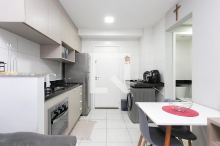 Sala / Cozinha  de apartamento à venda com 2 quartos, 32m² em Vila Carmosina, São Paulo