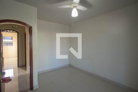 Quarto 2 de casa de condomínio para alugar com 3 quartos, 200m² em Galo Branco, São Gonçalo