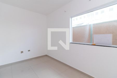 Sala de casa de condomínio para alugar com 2 quartos, 55m² em Vila Pierina, São Paulo