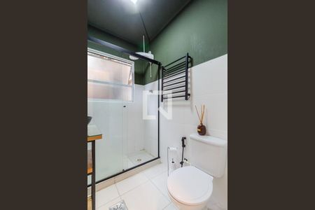 Banheiro de kitnet/studio para alugar com 1 quarto, 45m² em Farroupilha, Porto Alegre