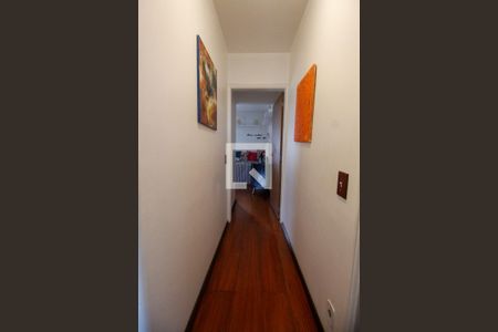 Corredor de apartamento à venda com 3 quartos, 136m² em Real Parque, São Paulo