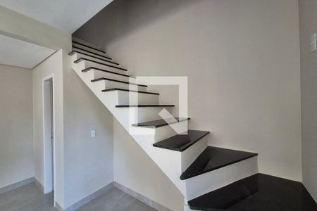Escada  de casa de condomínio à venda com 2 quartos, 62m² em Cidade Satélite Íris, Campinas