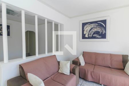 Sala de TV de casa à venda com 4 quartos, 225m² em Vila Rica, São Paulo