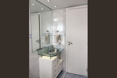 Banheiro de apartamento para alugar com 3 quartos, 140m² em Vila Suzana, São Paulo